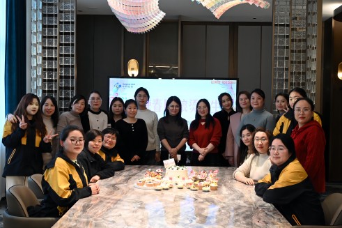 �������� ��������ح���������ɷݸ�Ů���˶���ů��Ϯ