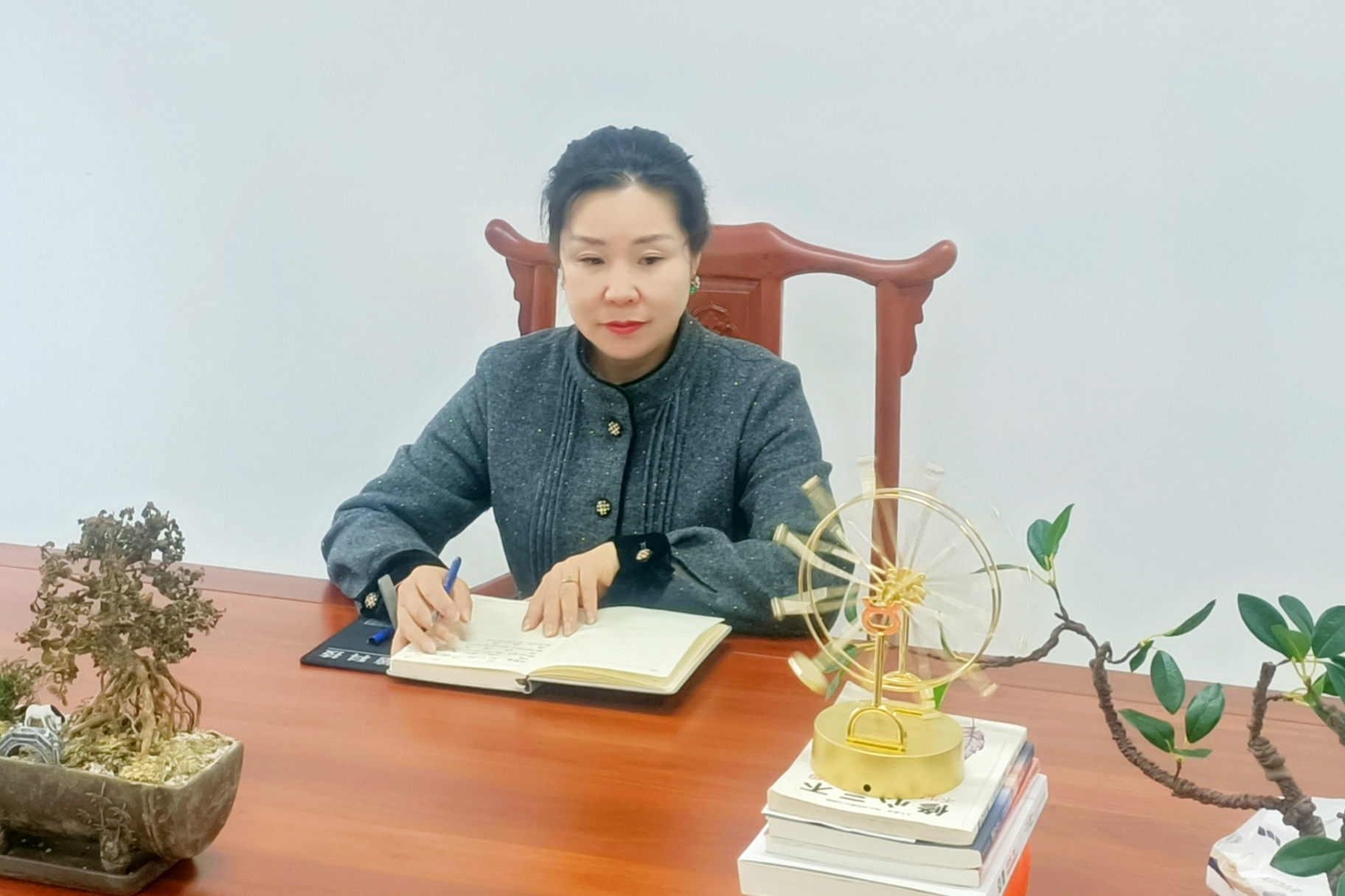 �������Ȱ�����������������������Ů��������������������Ӫ��˾���